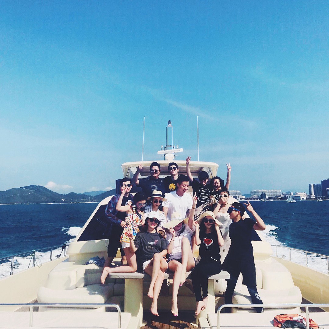 Ở Trung Quốc có hội bạn thân toàn tiểu thư trâm anh thế phiệt, xinh đẹp và tất nhiên, rất giàu có!